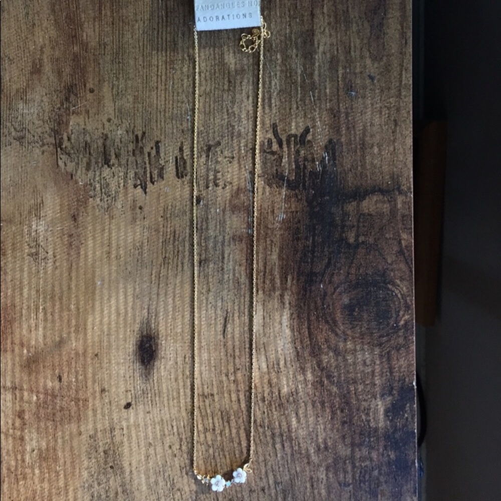 NWT Anthropologie Dainty Gold Floral Opal Necklace - Picture 4 of 6